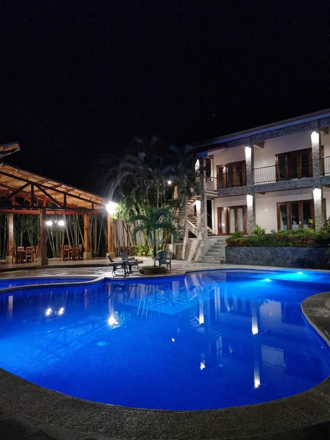 Hotel Amira Карильо Екстериор снимка