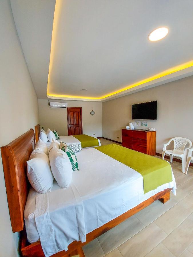 Hotel Amira Карильо Екстериор снимка